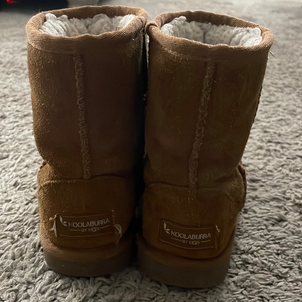 Kids Koolaburra by UGG boot. Unisex kids size 12.